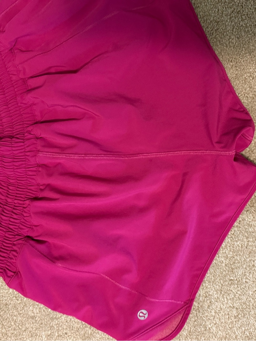 NWOT Lululemon athletica Hotty Hot 2.5” short - Picture 3 of 5